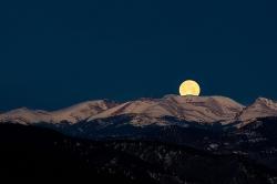 Moon Rise Around Sunset: Celestial Phenomenon Explained