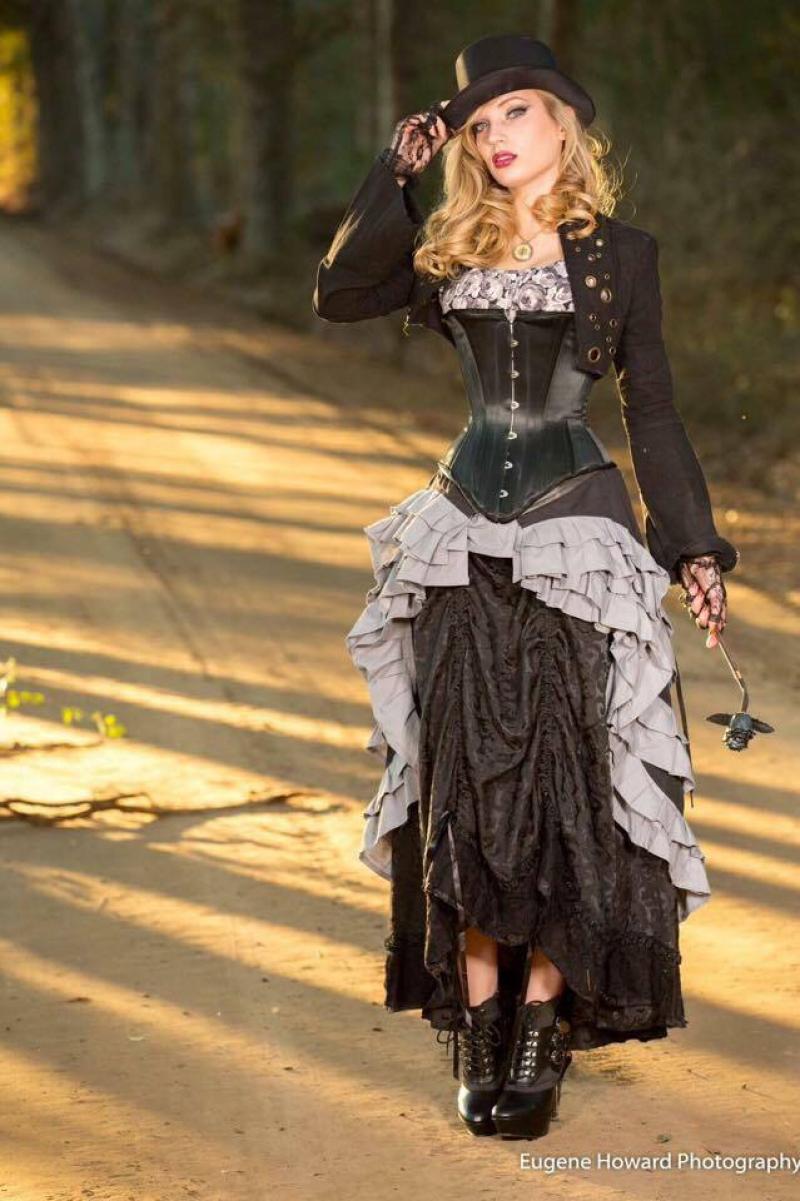 Steampunk Style Clothing Guide for Women: Fashion Overview