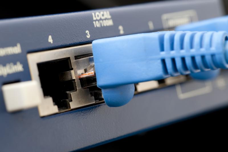 Choosing Between Cable and DSL Internet: Considerations and Comparisons